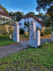 Gedung tempat guest house berlokasi