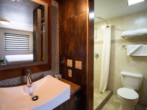 Een badkamer bij Hotel Calafia
