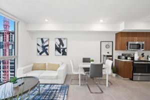 Kuchyň nebo kuchyňský kout v ubytování Modern Unit Mins from Brickell With Free Parking