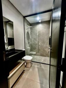 Ένα μπάνιο στο Residencial Collins apt 01