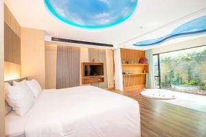Postel nebo postele na pokoji v ubytování Resort Style Studio Room At Pool Suite Chiang Mai