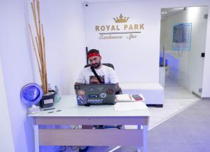 Hosté ubytování FishaRent Luxury Royal Park Suites + 144 fotografií