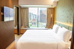 Voodi või voodid majutusasutuse YOHO Treasure Island Hotel toas