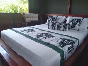 Postel nebo postele na pokoji v ubytování Dambulla Tree House