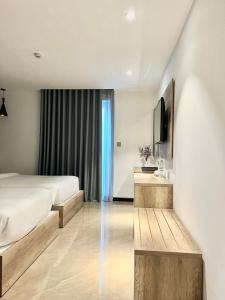Giường trong phòng chung tại La Sera Suites Nha Trang