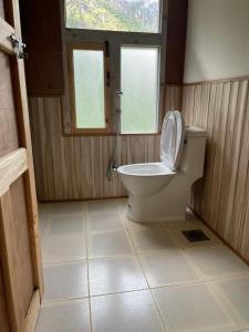 A bathroom at Kongde Peak Guest House