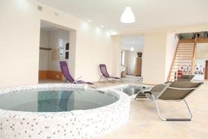 Bazén v ubytovaní Publo Spa Hotel alebo v jeho blízkosti