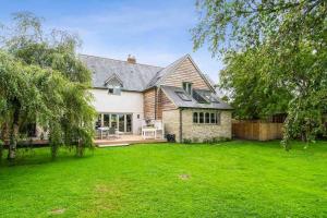 Vrt ispred objekta Elmcroft, Large House with Shepherds Hut