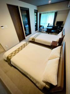 a hotel room with two beds and a piano at NARITA HOTEL KAKUREGA - Vacation STAY 69221v in Narita
