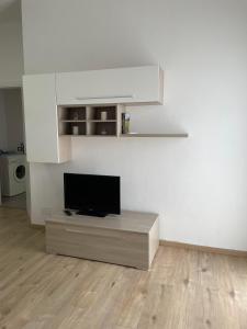 Televízia a/alebo spoločenská miestnosť v ubytovaní Casa delle Muse 48