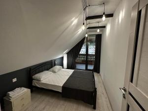Katil atau katil-katil dalam bilik di Areguni Cottage