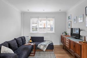 a living room with a couch and a television at Beautiful Apartment Wendens Ambo in Wendens Ambo