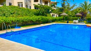Basen w obiekcie Apartamento Las Brisas lub w pobliżu