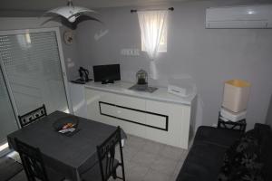 TV a/nebo společenská místnost v ubytování Location gîte dans le var