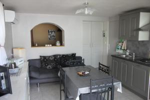 Kuchyň nebo kuchyňský kout v ubytování Location gîte dans le var
