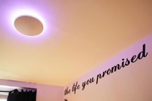 a light on a ceiling with a sign on it at Vienna's Modern Black Beauty - Couples & Family-Friendly apartment in Vienna