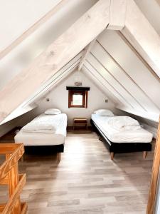 two beds in a room with an attic at Zeepark Haerendycke in Wenduine
