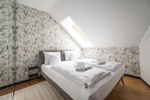 Giường trong phòng chung tại Chillout Szklarska Stone Hill