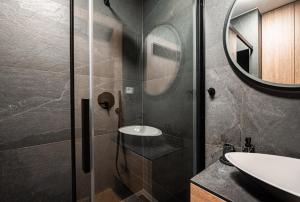 Phòng tắm tại Chillout Szklarska Stone Hill