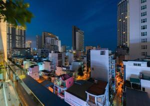 Cảnh Nha Trang hoặc tầm nhìn thành phố từ khách sạn