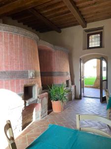 a patio with a brick fireplace in a house at Ostello Contessa Ava dei Lambardi in Monteriggioni