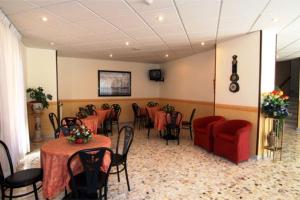a room with tables and chairs in a room with at Hotel Sud America in Fiuggi