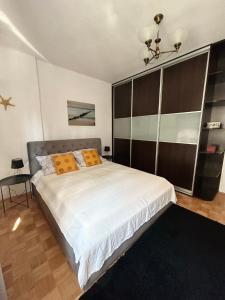 מיטה או מיטות בחדר ב-Apartament Ponikwoda