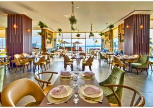 Royal Central Hotel and Resort The Palm餐厅或其他用餐的地方