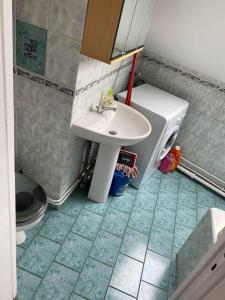 a small bathroom with a sink and a toilet at T2 à 9 mins du château 4pers in Le Chesnay