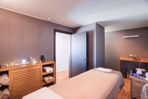 Postel nebo postele na pokoji v ubytování DoubleTree by Hilton Hotel Cluj - City Plaza + 37 fotografií