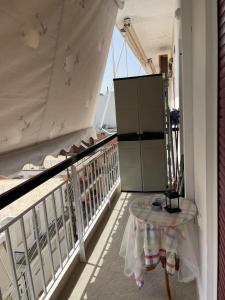 a balcony with a table on top of a building at Διαμέρισμα στη Ναύπακτο in Nafpaktos