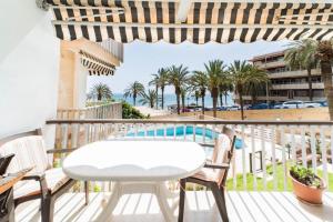 En balkon eller terrasse på 1 linea playa YATE