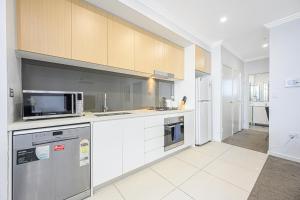 Kuchyň nebo kuchyňský kout v ubytování Liverpool Stunny Modern Apt Wifi &Parking