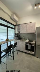 A cozinha ou cozinha compacta de Giannis Studio