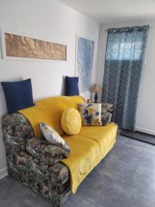 a living room with a couch and a yellow blanket at Cozy quiet place next to hwy smart tv+wifi+netflix in Edmundston