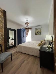 Posteľ alebo postele v izbe v ubytovaní Casa Azalea - nuevo alojamiento en Setenil de las Bodegas