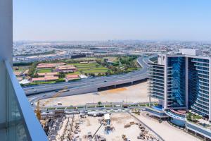 Nespecifikovaný výhled na destinaci Dubaj nebo výhled na město při pohledu z apartmánu