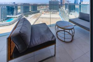Posezení v ubytování Elegant Studio in City Center with Balcony