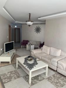 a living room with a couch and a table at Mudanya Falez Evleri. in Mudanya