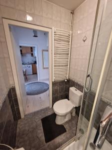 Koupelna v ubytování INNY Apartament Rynek Opole