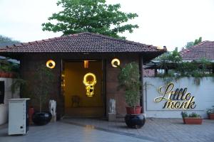 印多尔Monk's Nirvanaa Hotel & Resort的相册照片