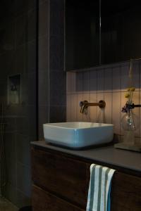 Foto da galeria de Spacious Converted Home on The Most Liveable St! em Melbourne