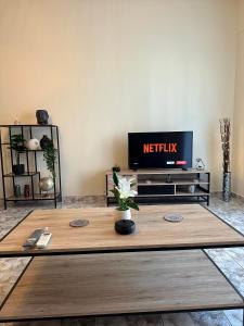 TV a/nebo společenská místnost v ubytování Άνετο διαμέρισμα - Κέντρο Ξάνθης