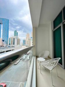 Balkón nebo terasa v ubytování Studio in DEC Tower Dubai Marina