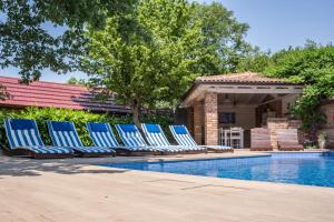 Bazén v ubytování Villa Amalia Apartments nebo v jeho okolí