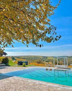 The swimming pool at or close to Hilltop Borbirtok & Étterem