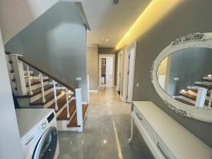 a hallway with a staircase and a mirror in a house at 330qm Apartment in Alanya, 300m vom Meer, toller Ausblick in Alanya