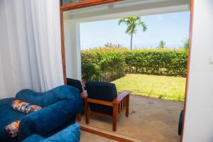 Zahrada ubytování Njakaimba Beachfront Villa.