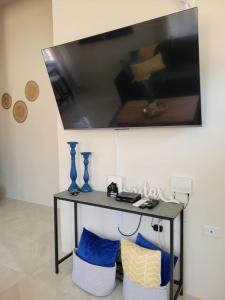 a table with two blue vases on top of it at Yaad Oasis in Discovery Bay