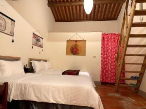 Postel nebo postele na pokoji v ubytování Yong Le Homestay